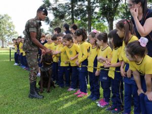 visita escolas - semana do exrcito 39